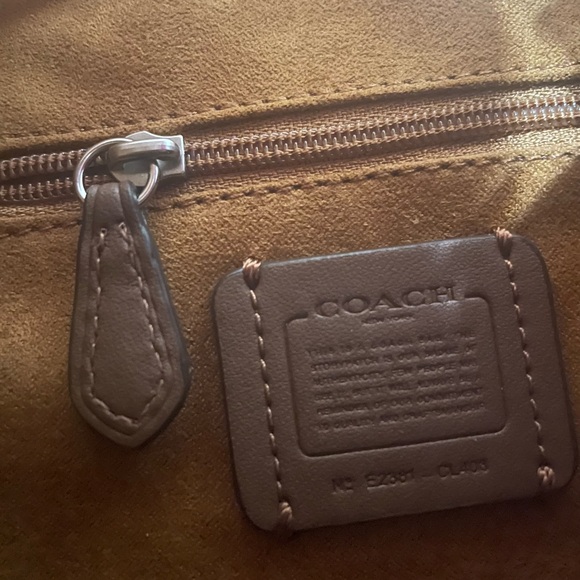 Coach purse that can also be a miniature backpack - Picture 10 of 11